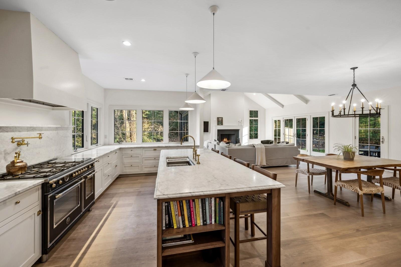 6 Hollise Court, Centerport, New York image 3