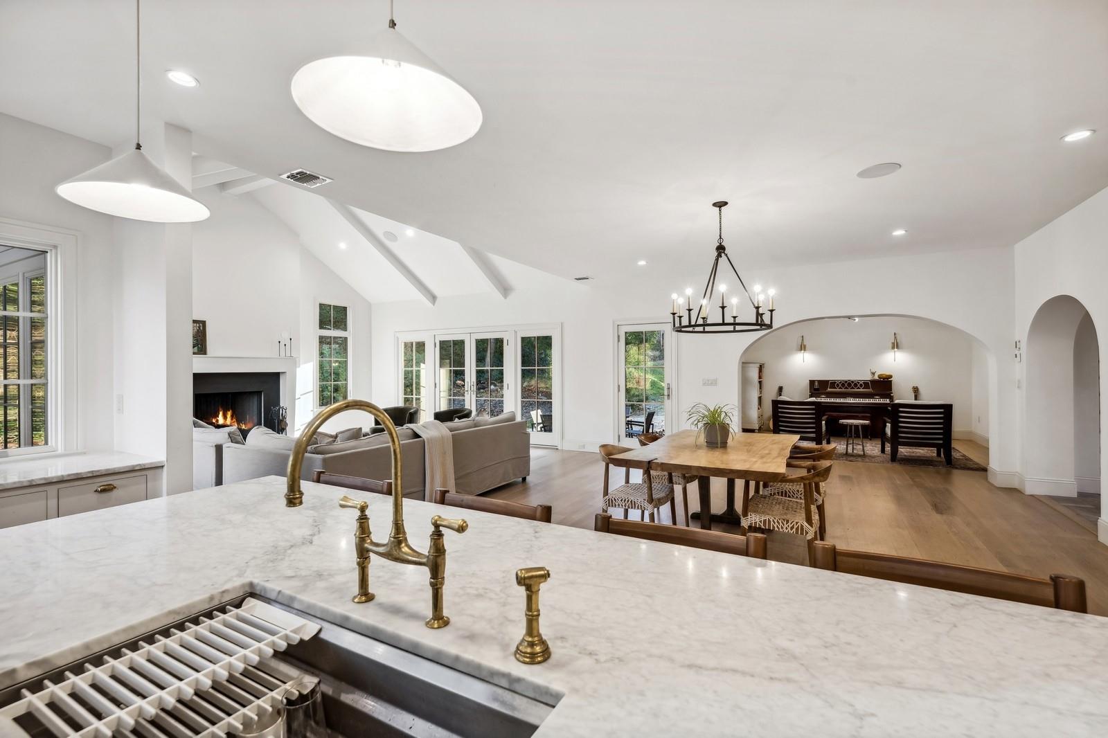 6 Hollise Court, Centerport, New York image 7