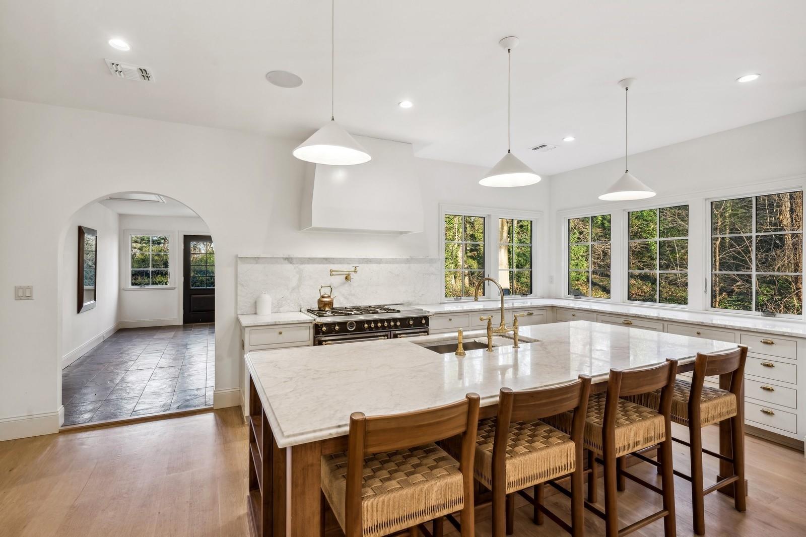 6 Hollise Court, Centerport, New York image 4
