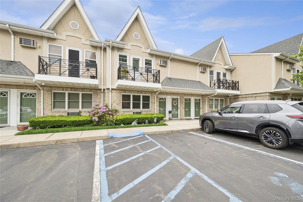 Photo of 408 Cambridge Court, Glen Cove, NY 11542 (MLS # 1003001)