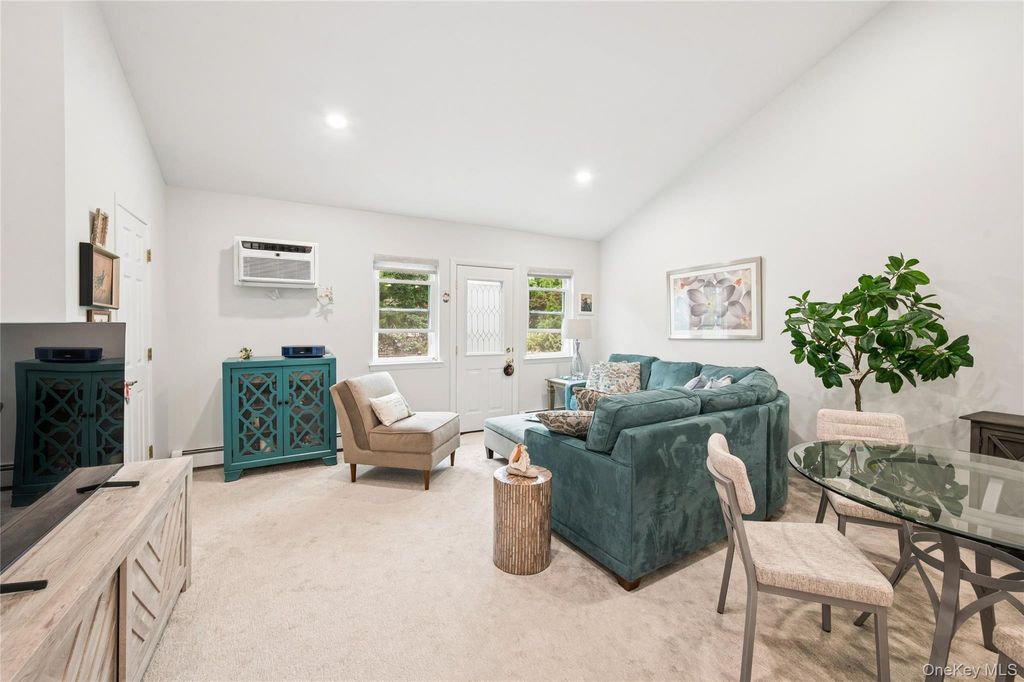 Photo of 408 Cambridge Court, Glen Cove, NY 11542 (MLS # 1003001)