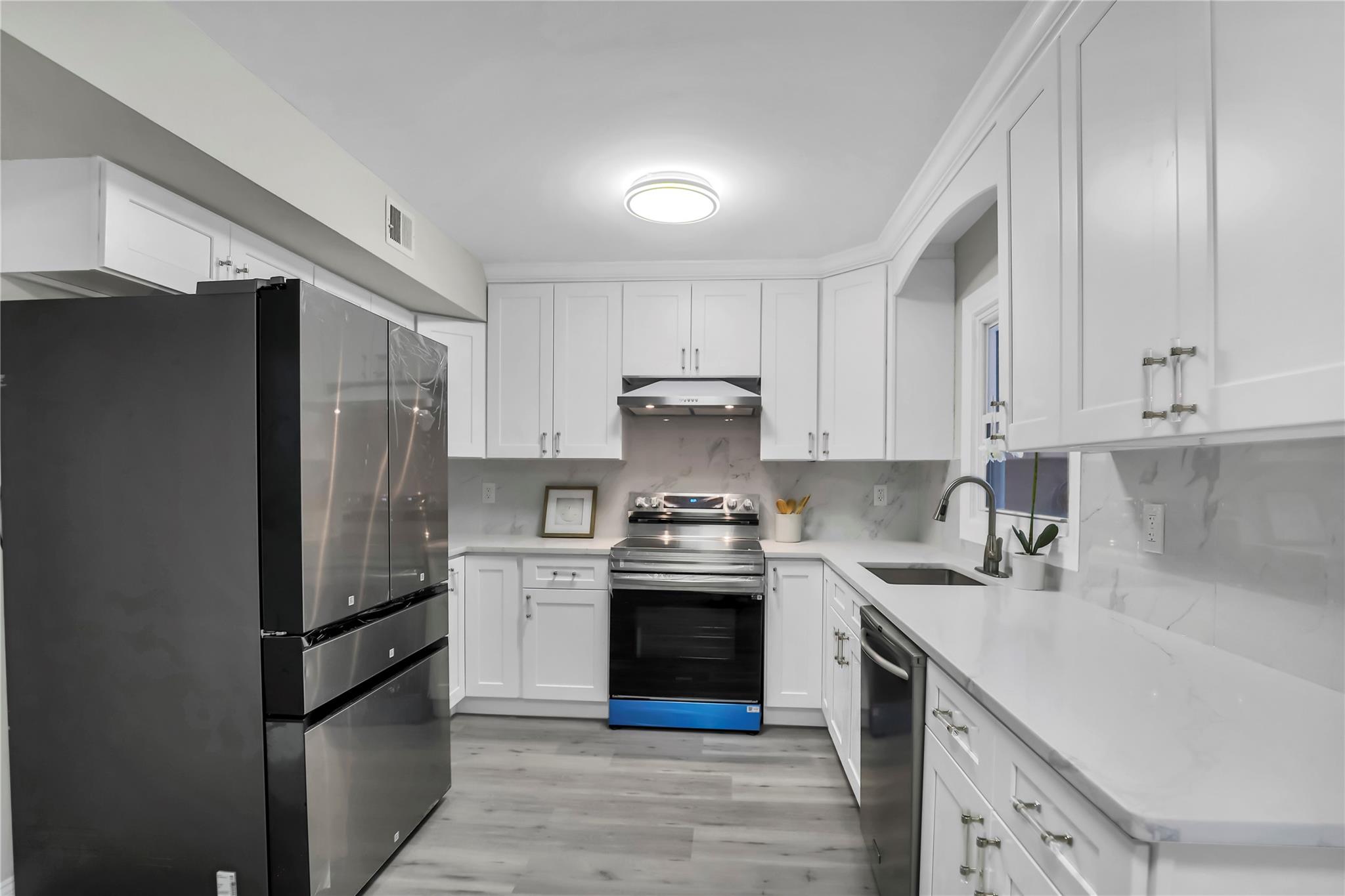 18 Mapleshade Lane, Stony Brook, New York image 12