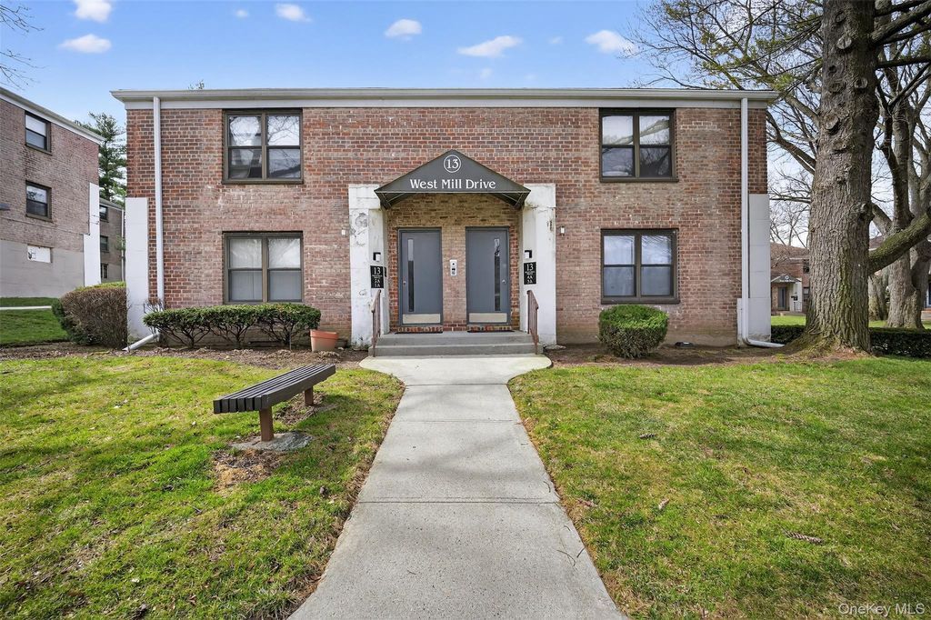 Photo of 13 W Mill Drive #4A, Great Neck, NY 11021 (MLS # 976048)