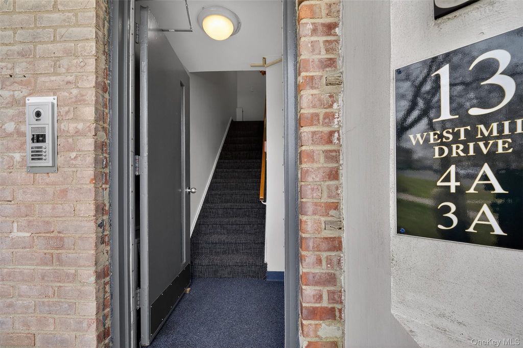 Photo of 13 W Mill Drive #4A, Great Neck, NY 11021 (MLS # 976048)