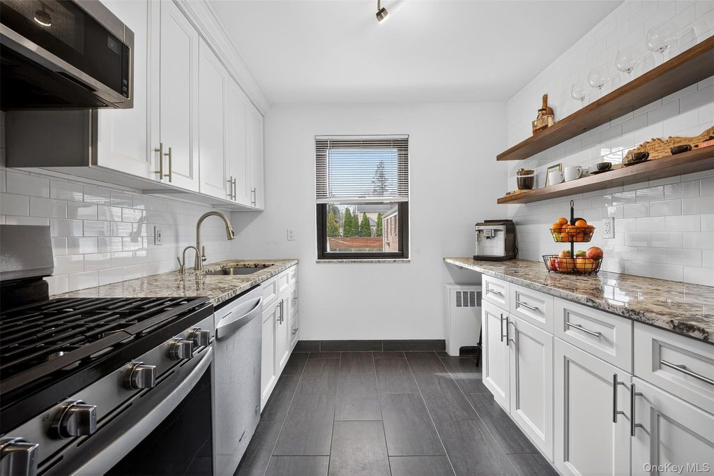 Photo of 13 W Mill Drive #4A, Great Neck, NY 11021 (MLS # 976048)