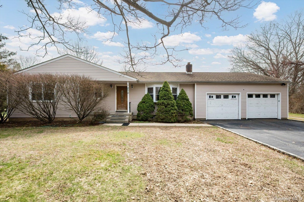 Photo of 270 Old Commack Road, Kings Park, NY 11754 (MLS # 1055060)