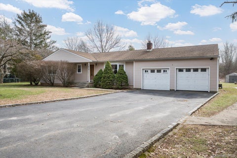 Homes For Sale - 270 Old Commack Road<br/> Suffolk County, Kings Park, NY 11754