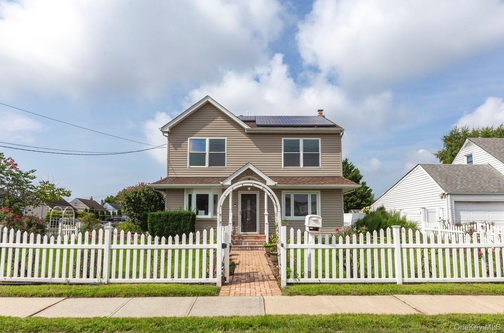 Photo of 305 S Strong Avenue, Copiague, NY 11726 (MLS # 1040630)