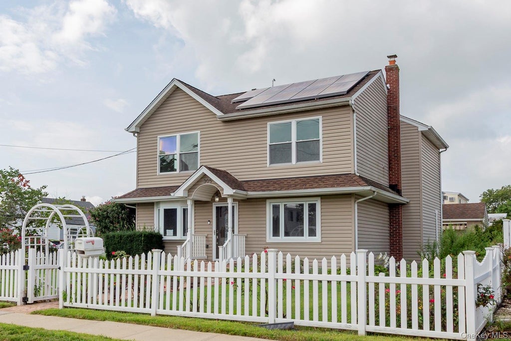 Photo of 305 S Strong Avenue, Copiague, NY 11726 (MLS # 1040630)