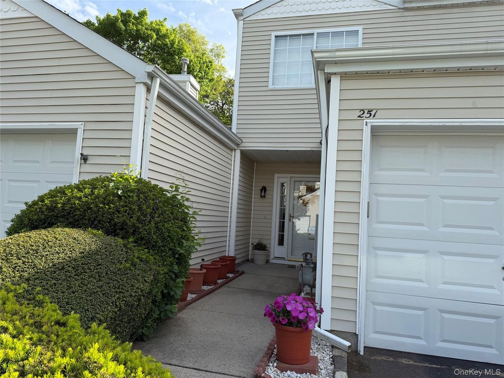 Photo of 251 Barn Swallow Court, Manorville, NY 11949 (MLS # 1002064)