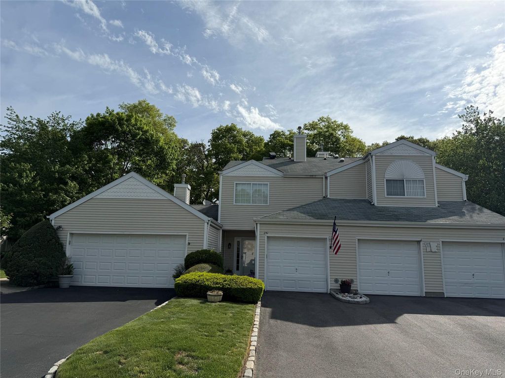 Photo of 251 Barn Swallow Court, Manorville, NY 11949 (MLS # 1002064)