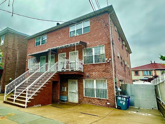 Rental Property at 117th Street 3 Floor, College Point, Queens, NY - Bedrooms: 3 
Bathrooms: 1 
Rooms: 6  - $2,750 MO.