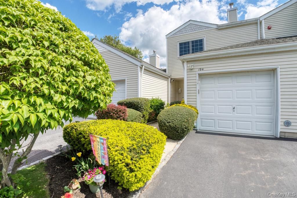 Photo of 194 Gothic Circle, Manorville, NY 11949 (MLS # 1002198)