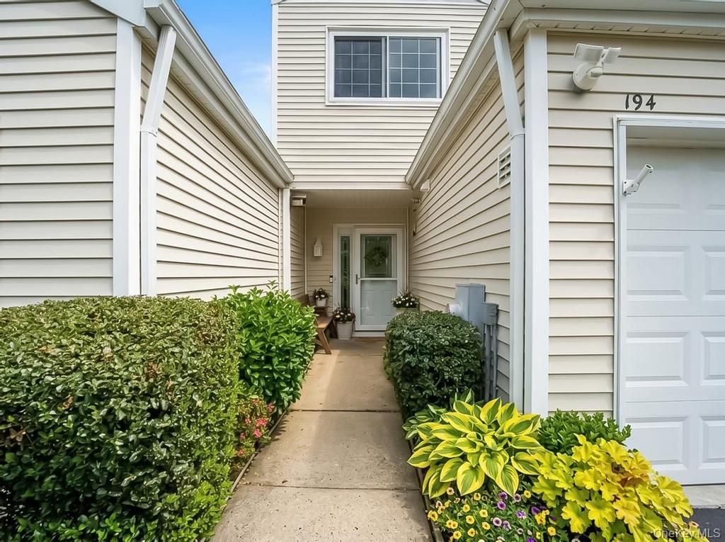 Photo of 194 Gothic Circle, Manorville, NY 11949 (MLS # 1002198)