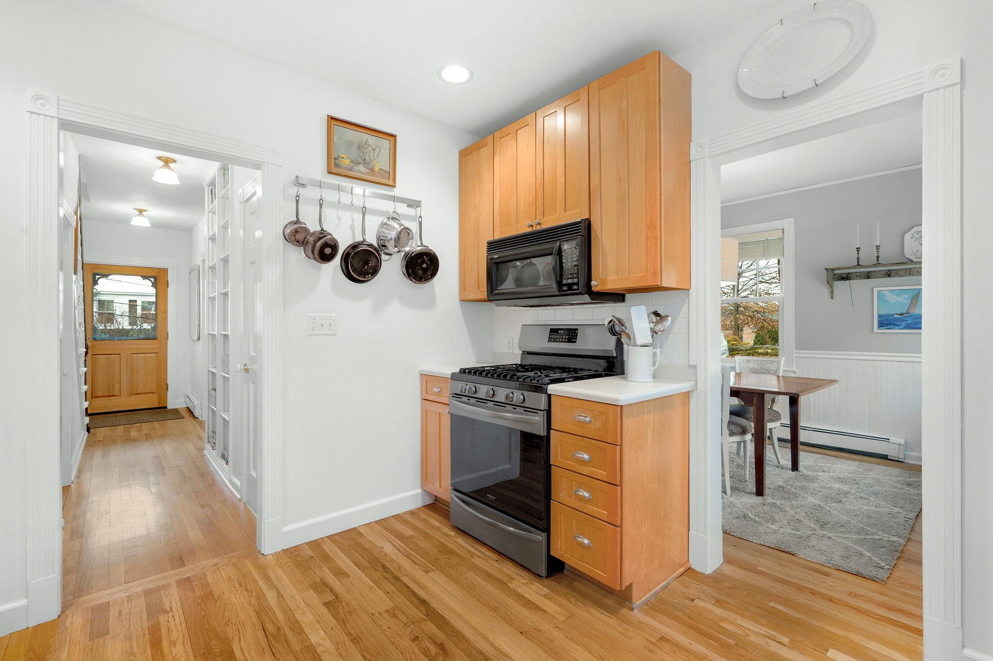 16 Winthrop Avenue, Larchmont, New York image 14