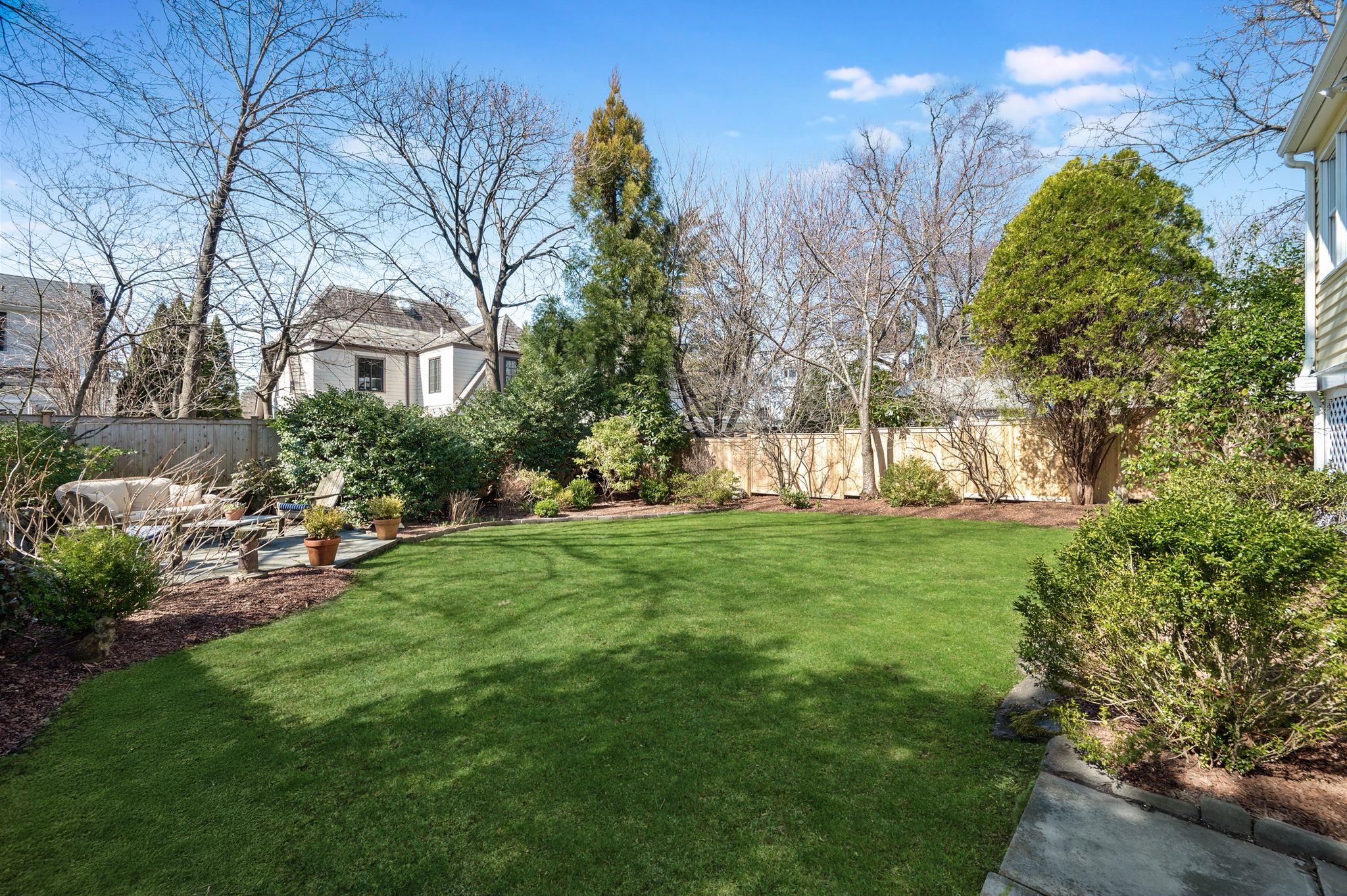 16 Winthrop Avenue, Larchmont, New York image 26