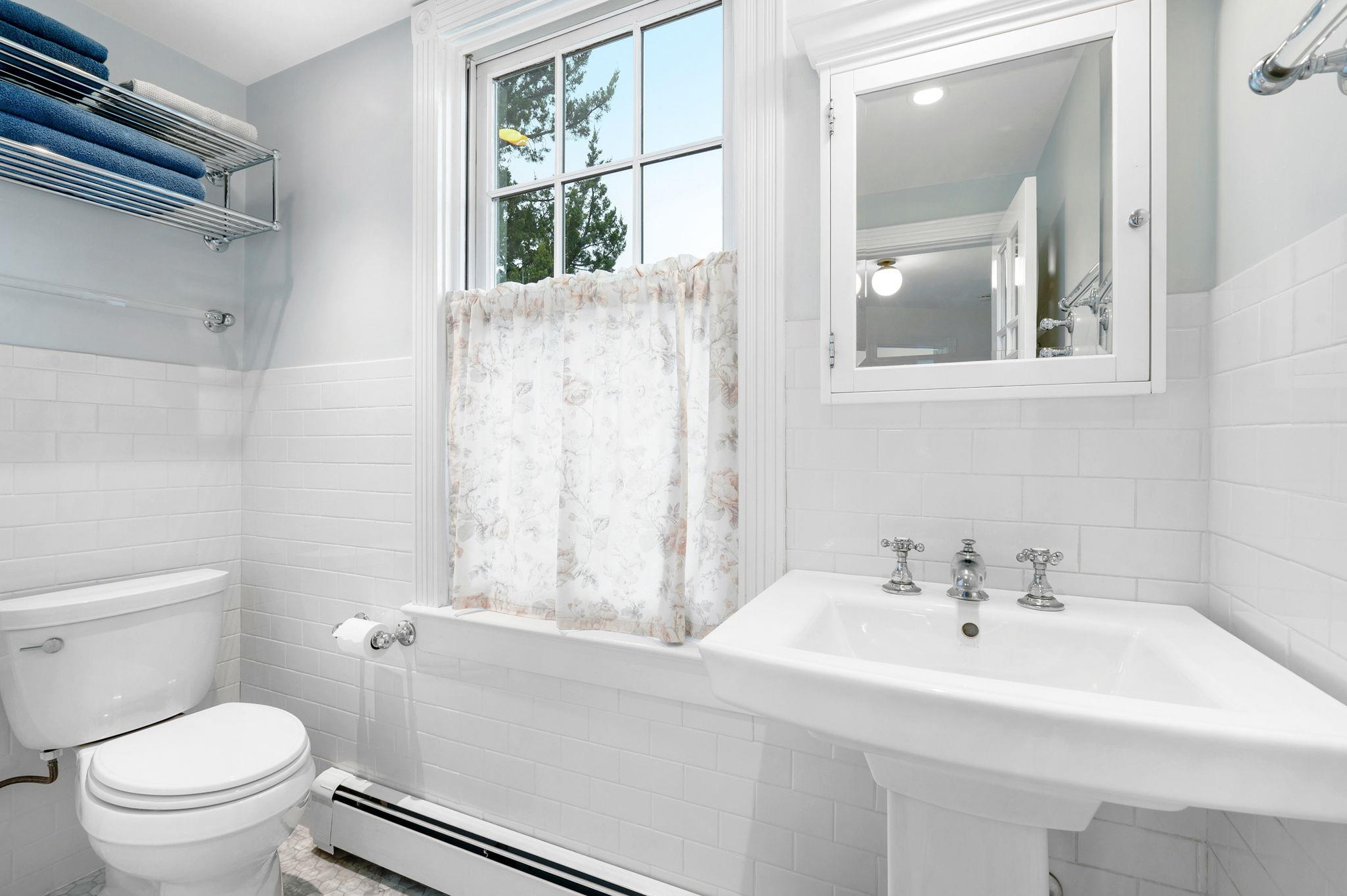 16 Winthrop Avenue, Larchmont, New York image 22