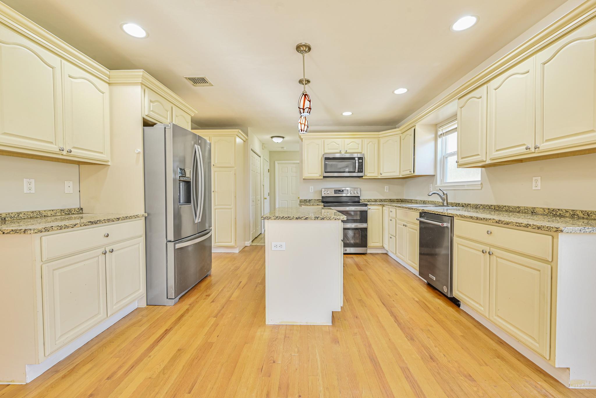 27 Inwood Avenue, Selden, New York image 20