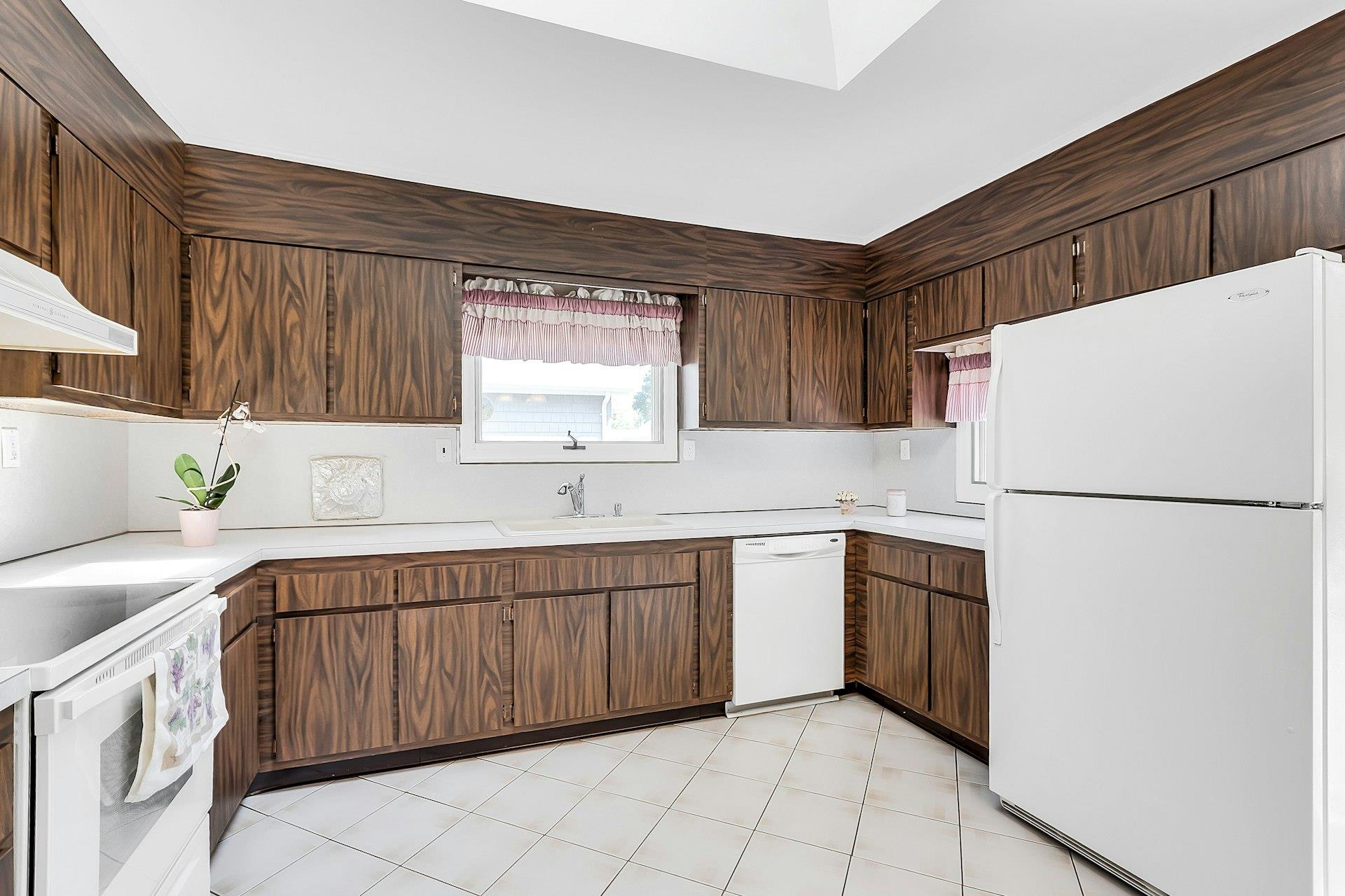 25 Secatogue Avenue, East Islip, New York image 10