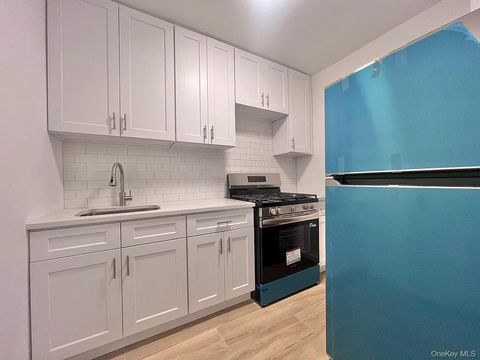 Photo of 90-59 56 Avenue #2G, Elmhurst, NY 11373 (MLS # 881275)