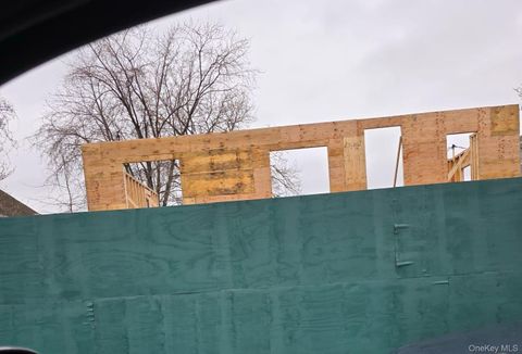 Homes For Sale - 525 Oceanpoint Avenue<br/> Cedarhurst, NY 11516