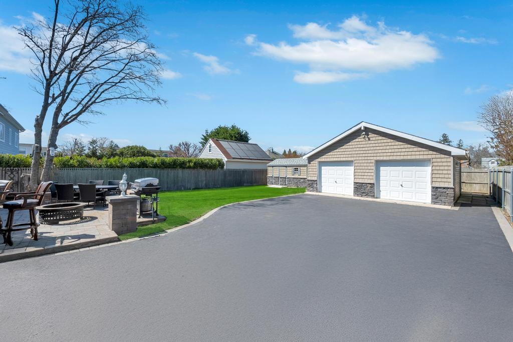 61 Maple Street, Islip, Florida image 6