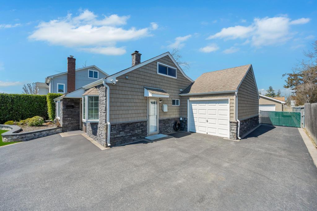 61 Maple Street, Islip, Florida image 2