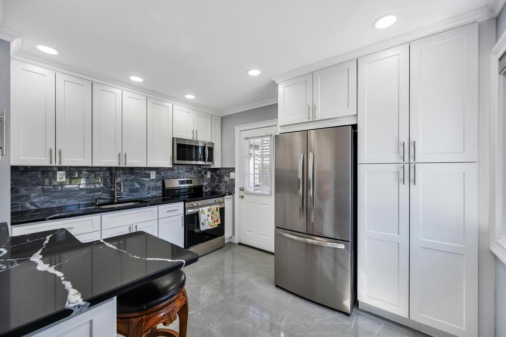 61 Maple Street, Islip, Florida image 17
