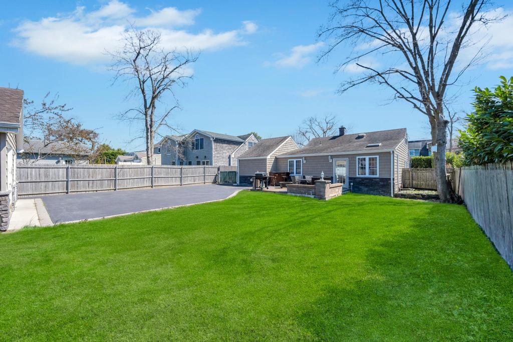 61 Maple Street, Islip, Florida image 9
