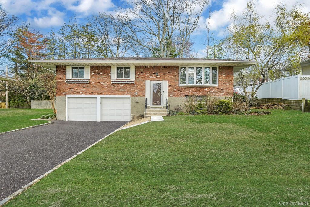 Photo of 13 Bee Drive, Hauppauge, NY 11788 (MLS # 987241)