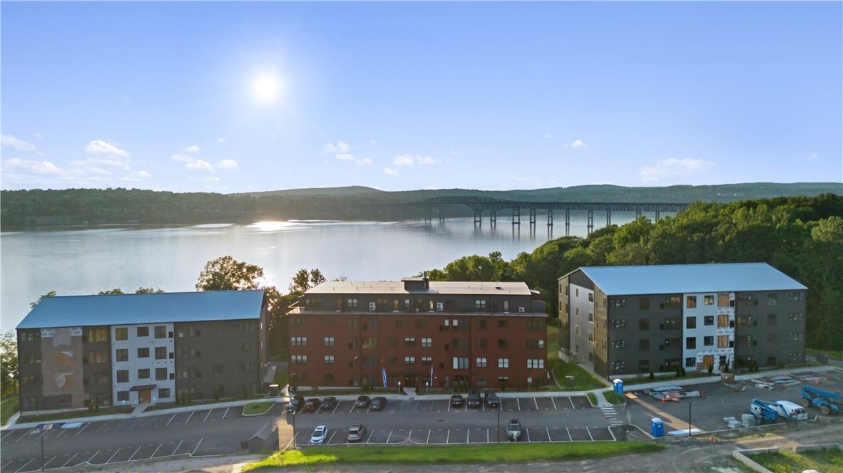 Edgewater Place 402, Beacon, New York - 1 Bedrooms  
1 Bathrooms  
4 Rooms - 