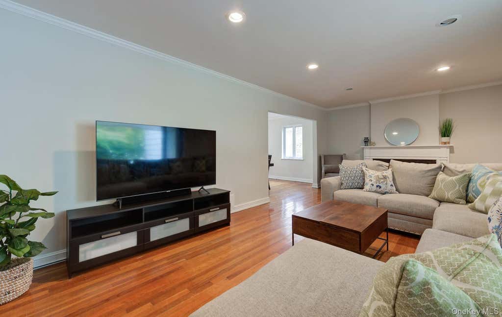Photo of 9 Wimbleton Lane, Great Neck, NY 11023 (MLS # 1038963)