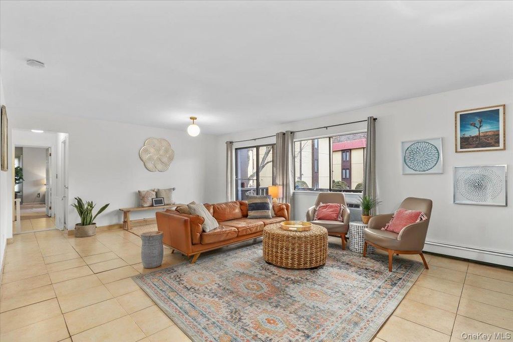 Photo of 7 Granada Crescent #6, White Plains, NY 10603 (MLS # 950906)