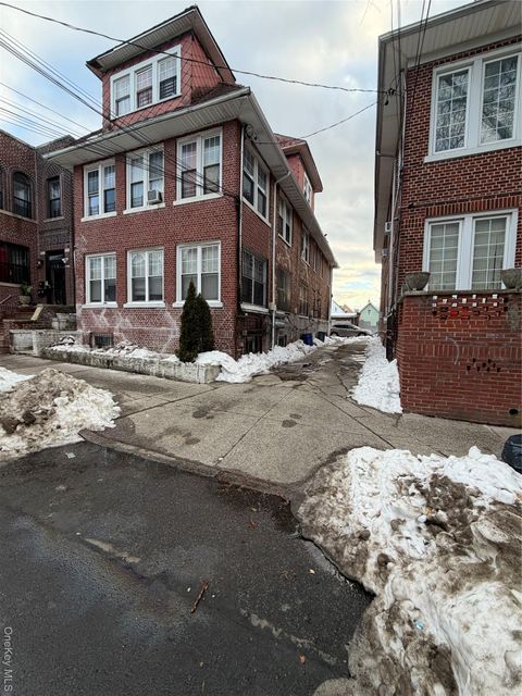 Photo of 738 E 219th Street, Bronx, NY 10467 (MLS # 961598)