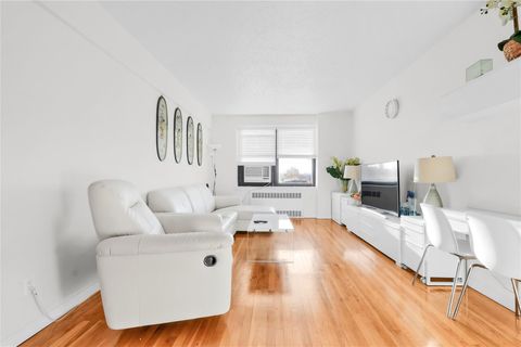 Homes For Sale - 139-09 28th Road #6F<br/> Flushing, NY 11354