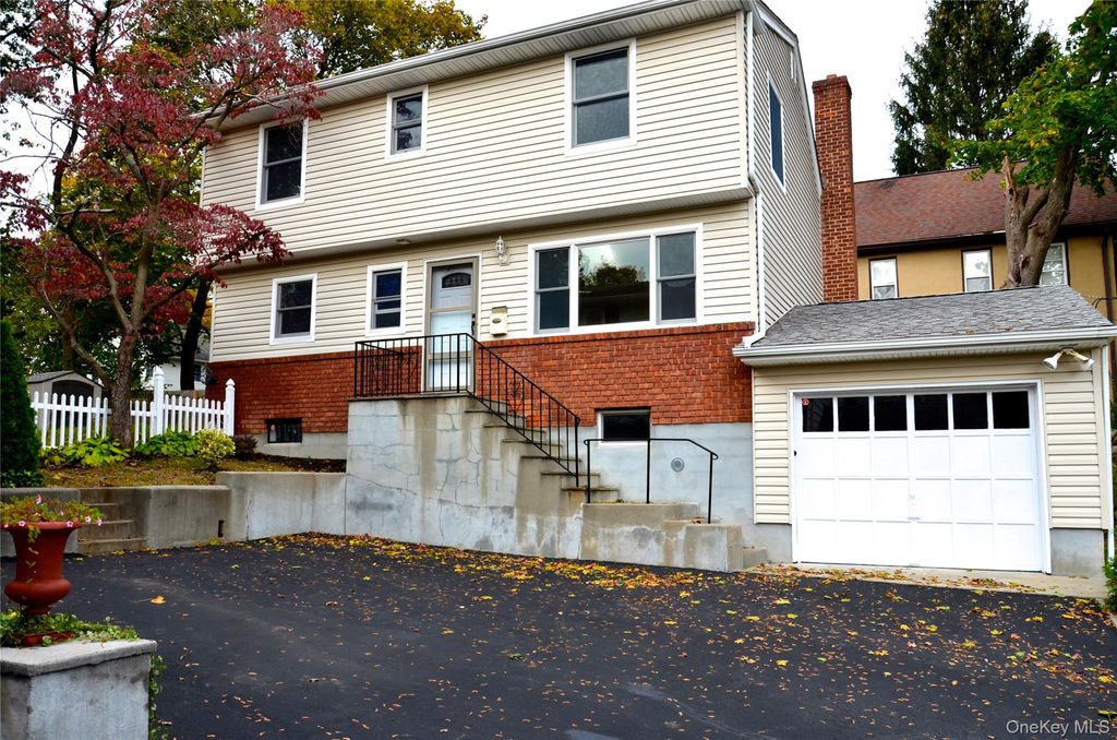 Photo of 325 Marbledale Road, Tuckahoe, NY 10707 (MLS # H6301734)