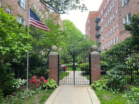 Photo of 32 Cathedral Avenue #6C, Hempstead, NY 11550 (MLS # 967778)