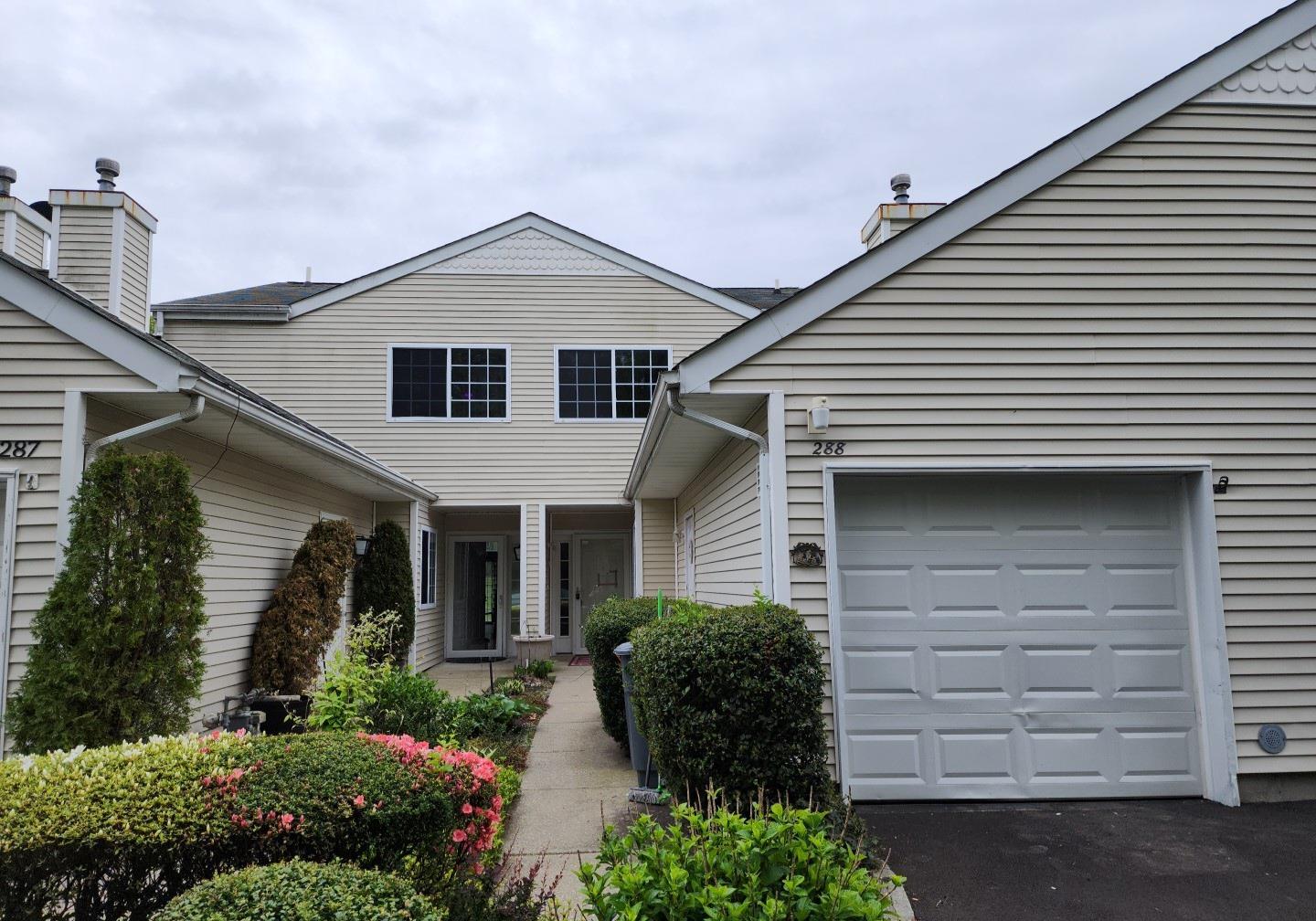 Ranch Circle, Manorville, Hamptons, NY - 2 Bedrooms  
2 Bathrooms - 