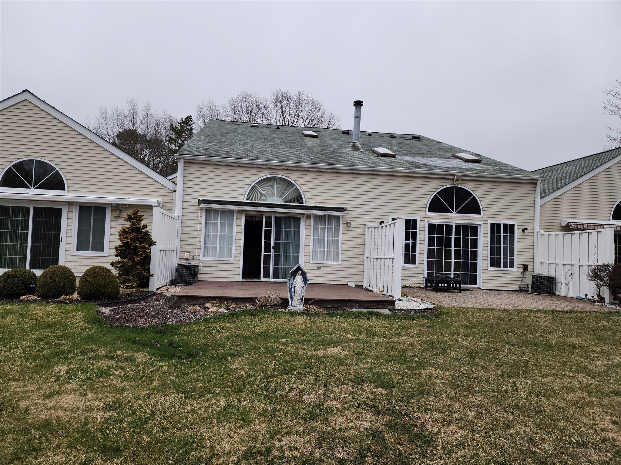 288 Ranch Circle, Manorville, New York image 2
