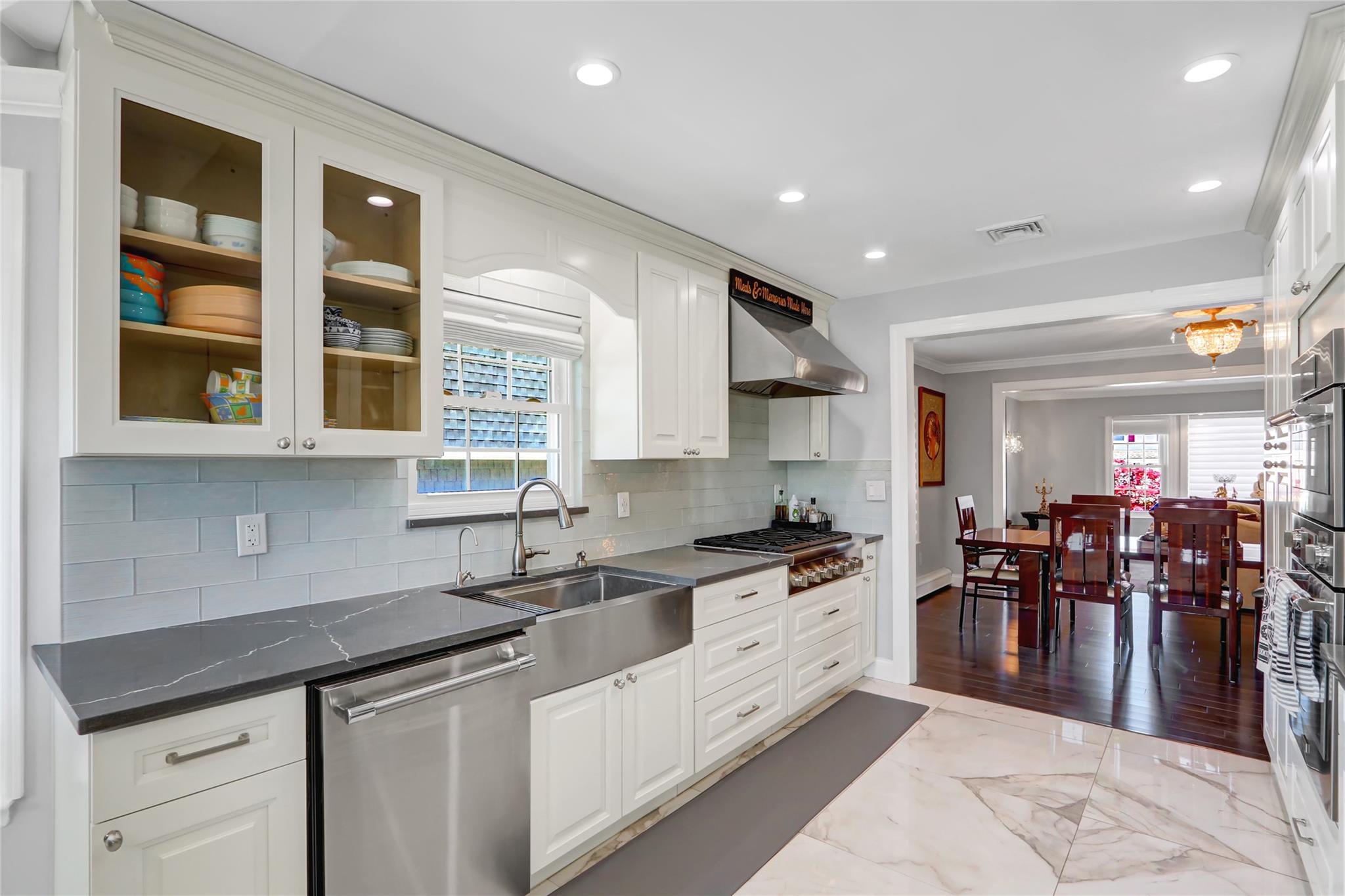 5 Bridle Path, Roslyn, New York image 11
