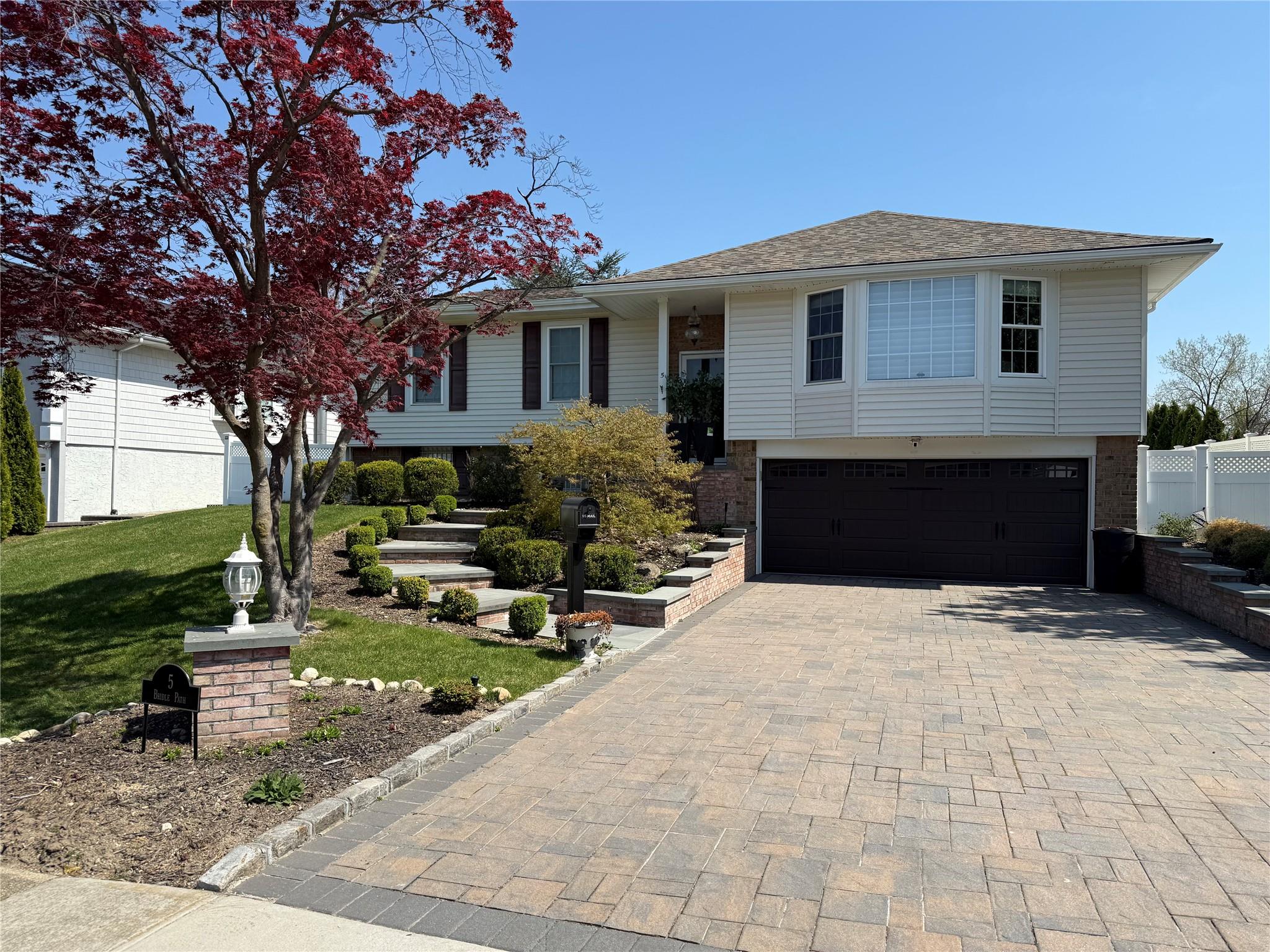 5 Bridle Path, Roslyn, New York image 1