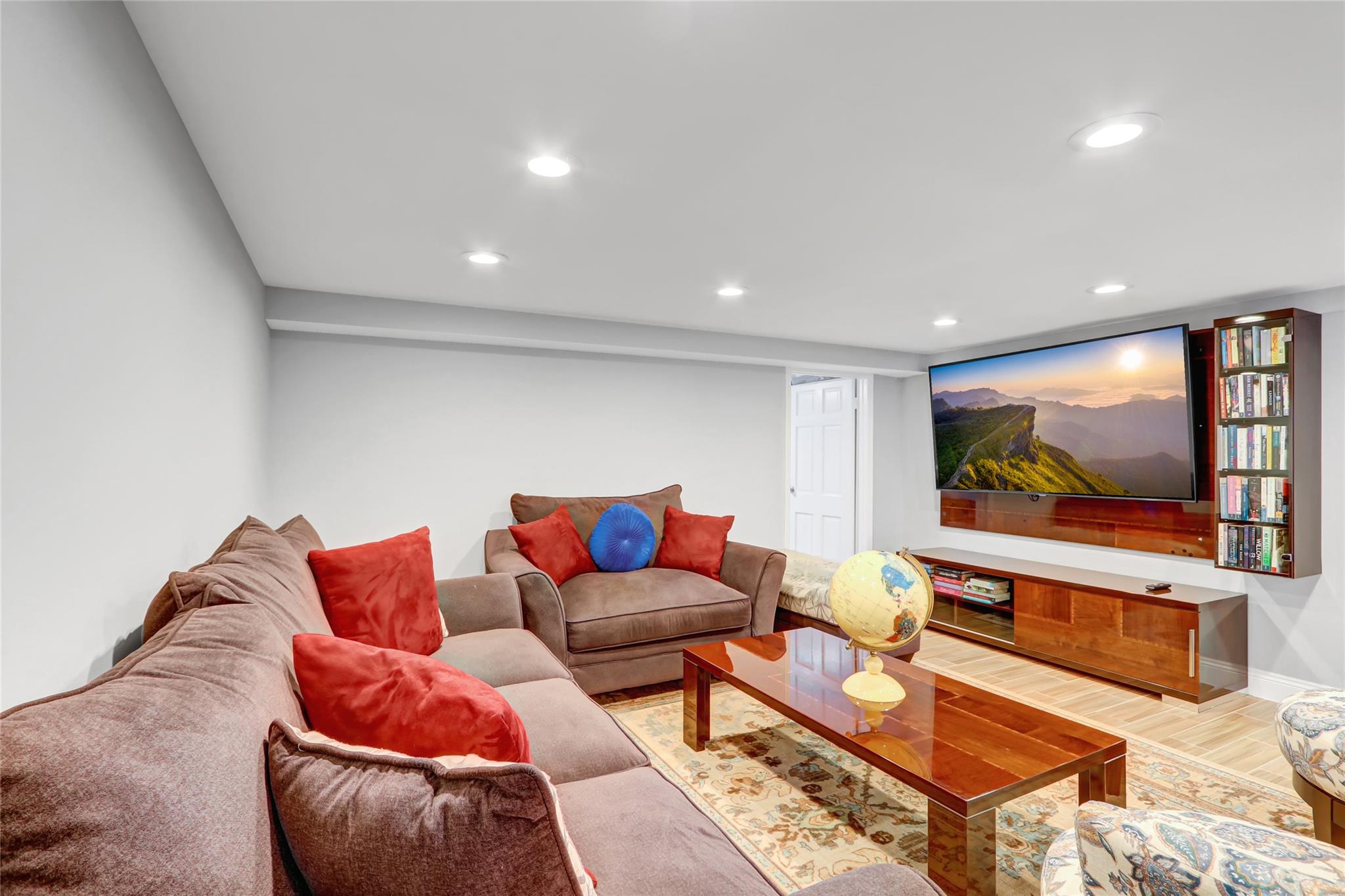 5 Bridle Path, Roslyn, New York image 24