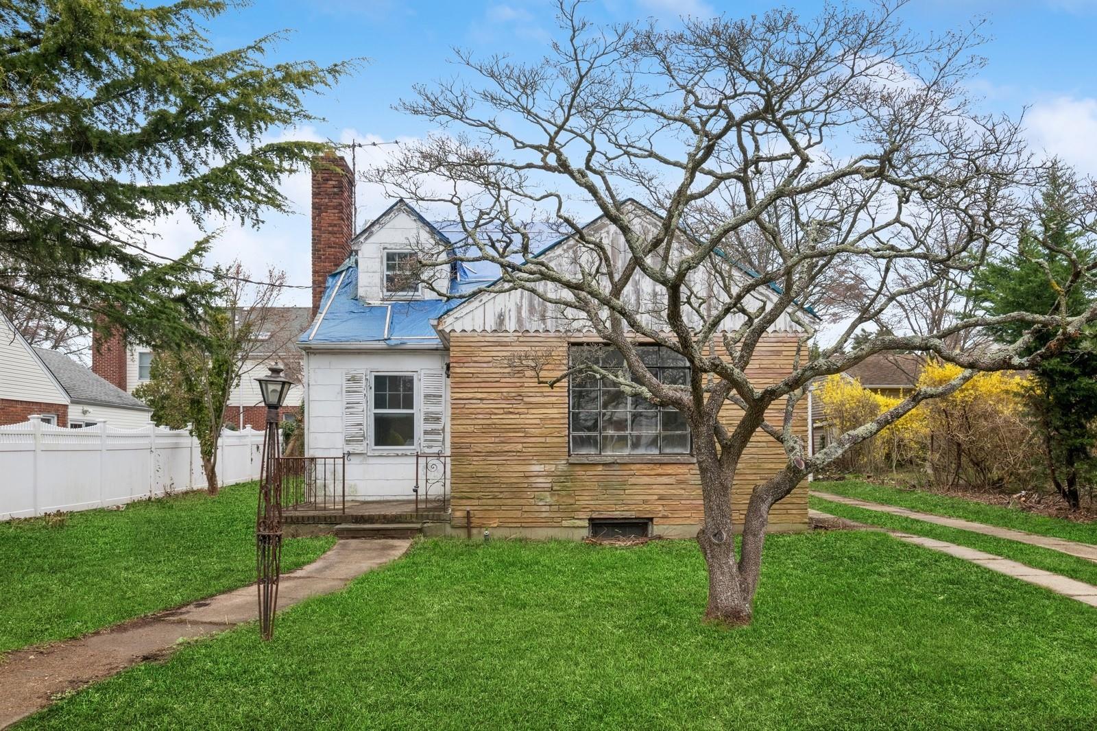 29 Seaman Avenue, Rockville Centre, New York image 2