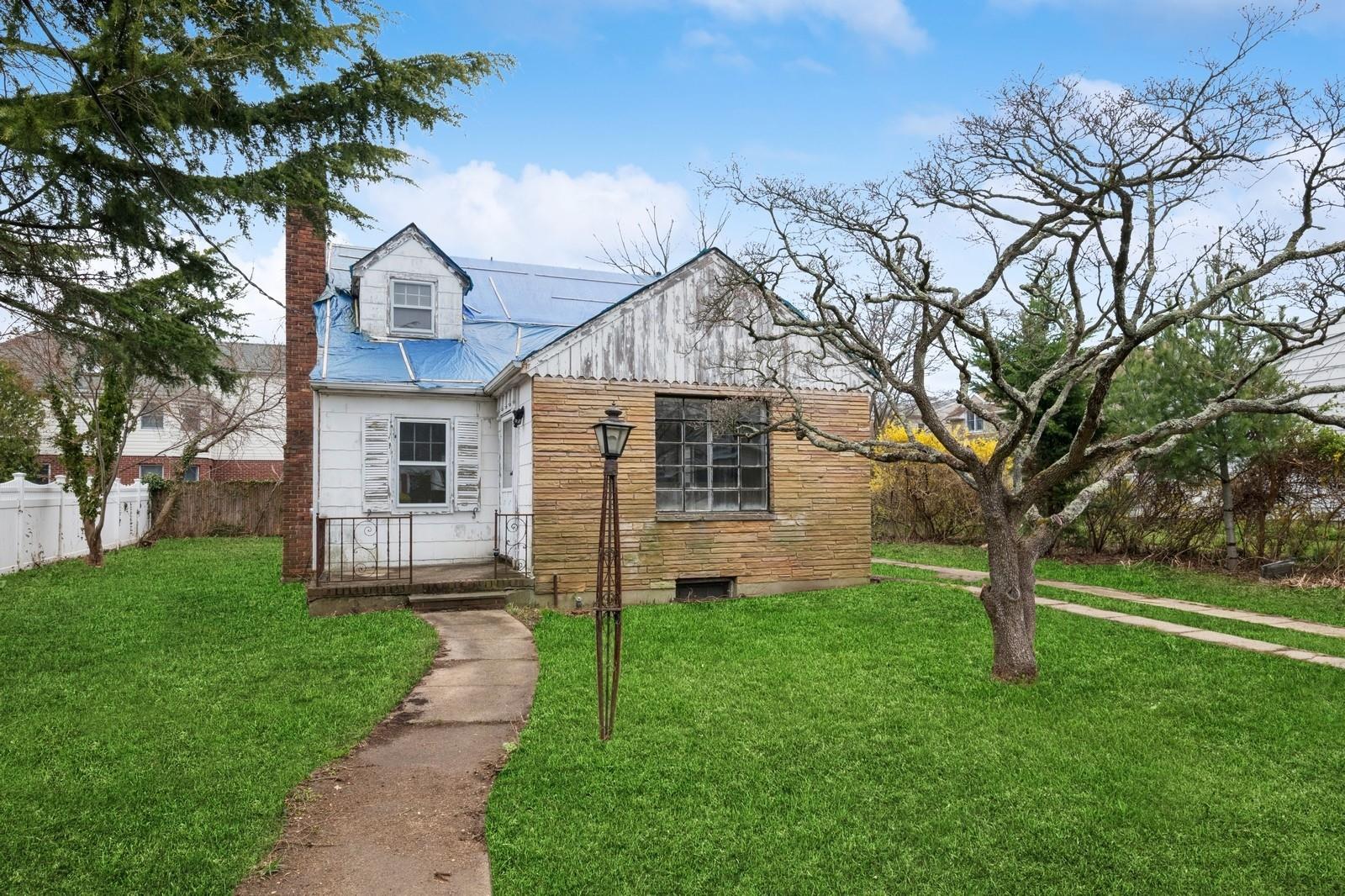 29 Seaman Avenue, Rockville Centre, New York image 1