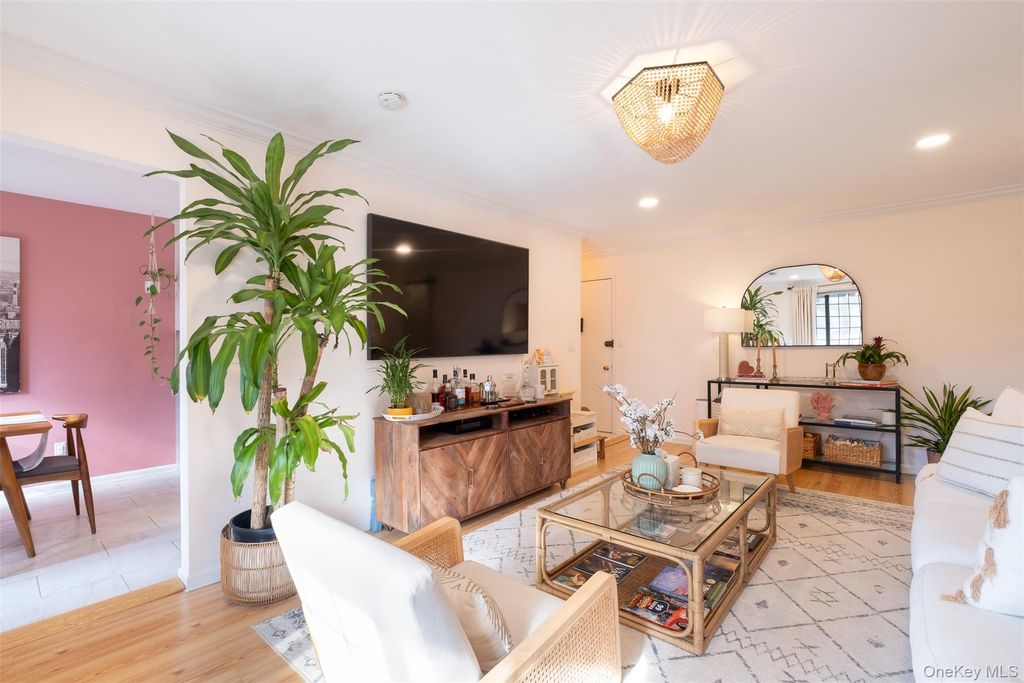 Photo of 4 Foxwood Drive #5, Pleasantville, NY 10570 (MLS # 952520)