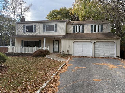 Photo of 7 Shoreham Drive W, Dix Hills, NY 11746 (MLS # 929797) Photo of 7 Shoreham Drive W, Dix Hills, NY 11746 (MLS # 929797)