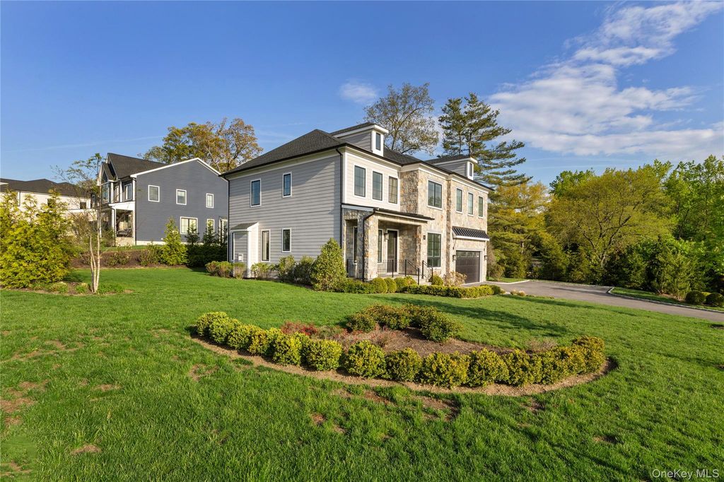 Photo of 1 Sequoia Circle, Manhasset, NY 11030 (MLS # 995204)