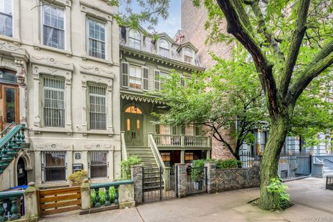 17 East 128th Street New York (Manhattan) NY 10035