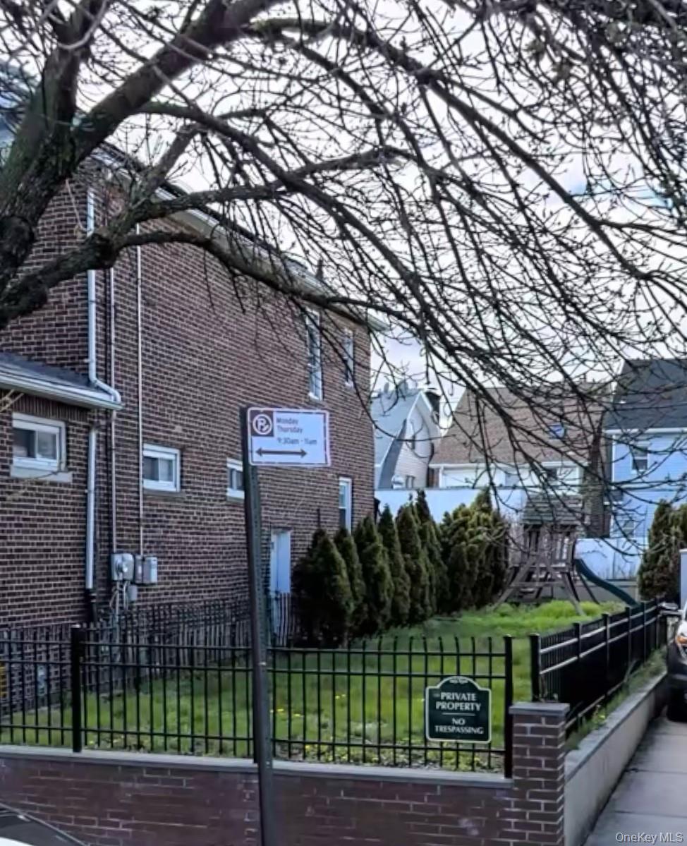 1831 Paulding Avenue