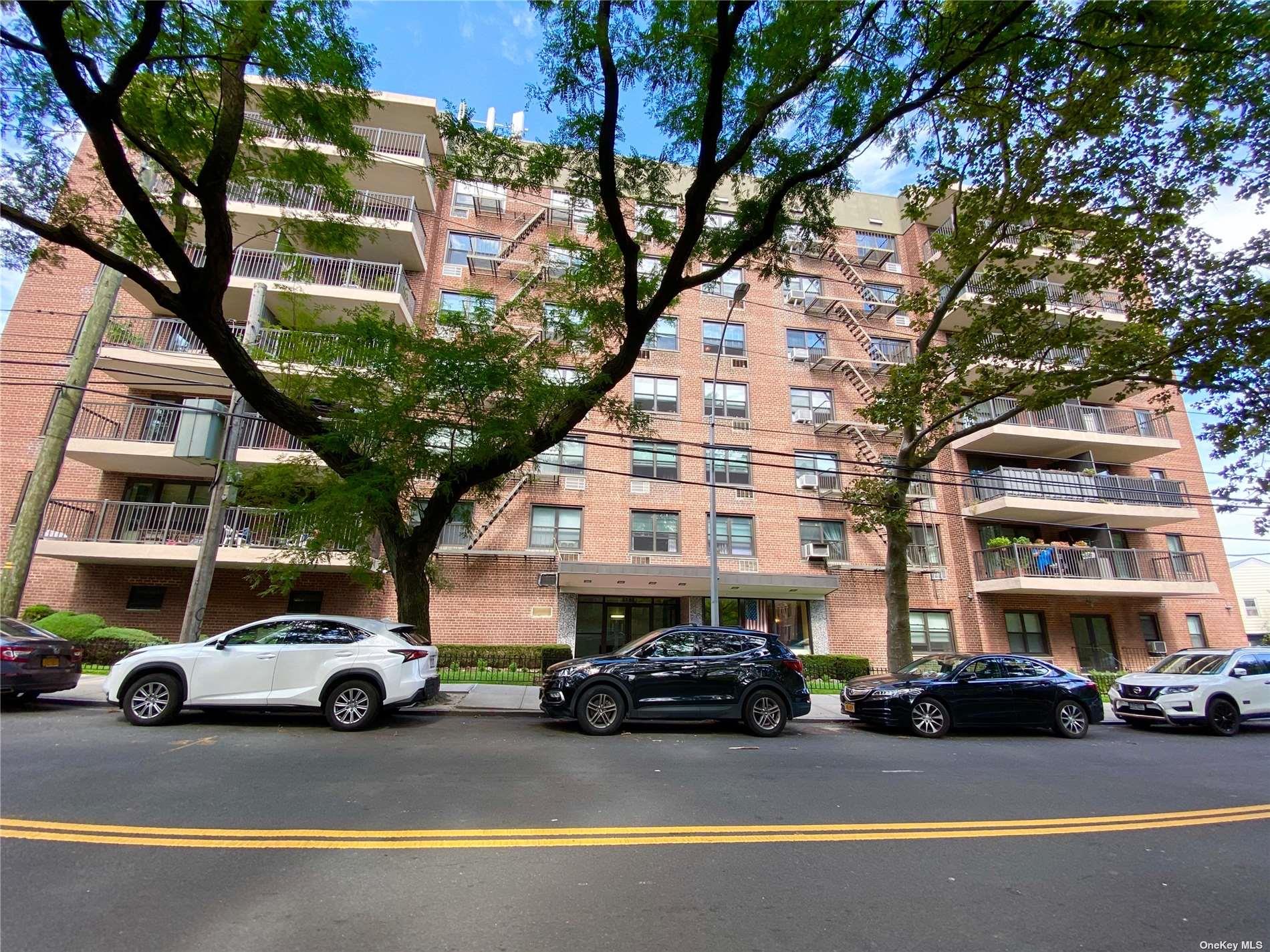 61-88 Dry Harbor Road #4G, Middle Village, New York image 32